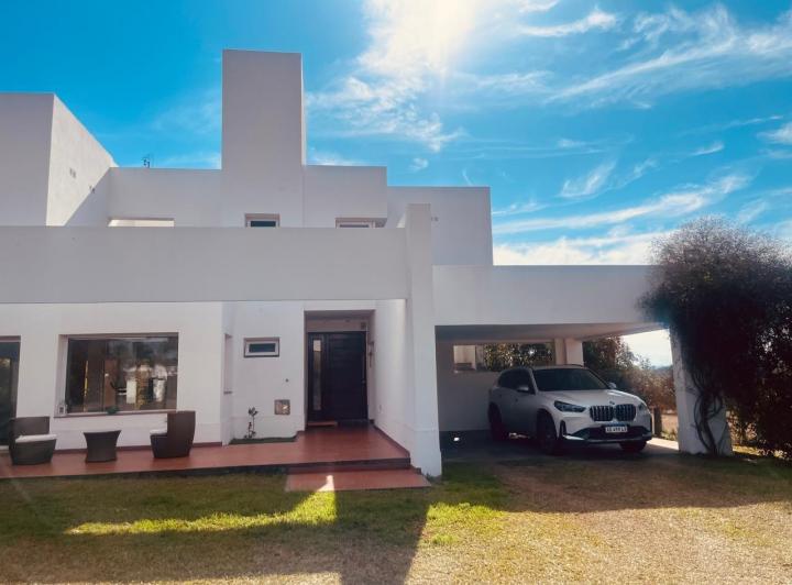 Casa · 190m² · 4 Ambientes · 1 Cochera