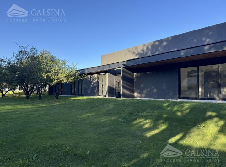 Casa · 204m² · 12 Ambientes · 2 Cocheras