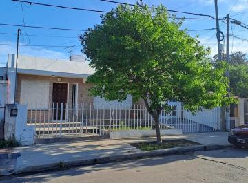 Casa · 200m² · 4 Ambientes · 1 Cochera · Casa Chalet en Venta en Córdoba, Córdoba, Argentina