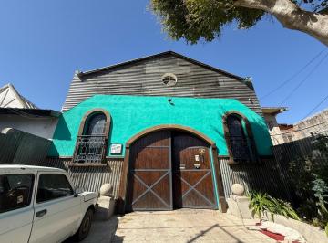 Casa · 220m² · 5 Ambientes · 3 Cocheras · Venta Encantadora Casa/galpon con Pileta