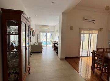 Casa · 233m² · 5 Ambientes · 1 Cochera · Casa Chalet en Venta en Villa del Parque, Capital Federal, Buenos Aires