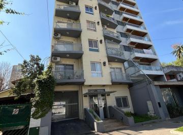 Departamento · 40m² · 2 Ambientes · 1 Cochera · Semipiso Reciclado a Nuevo de 2 Ambientes con Cochera en Banfield Este