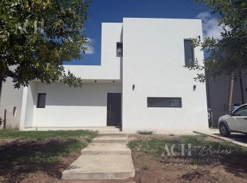 Casa · 213m² · 5 Ambientes · Casa en Venta en Pilar del Este, Pilar, G. B. a. Zona Norte