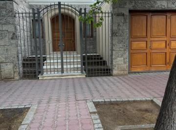Casa · 252m² · 3 Dormitorios · 2 Cocheras · Casa en Mendoza