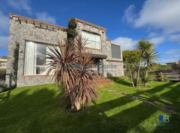 Casa · 198m² · 4 Ambientes · 1048 - Avutarda 219