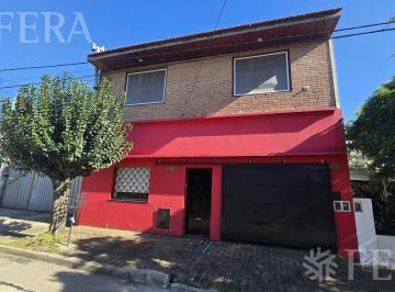 Casa · 145m² · 5 Ambientes · 1 Cochera · Venta Casa 5 Ambientes con Cochera en Bernal