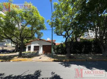 Local comercial · 340m² · 5 Ambientes · 1 Cochera · Local/casa 5 Ambientes en Alquiler en El Centro de Ituzaingó Norte