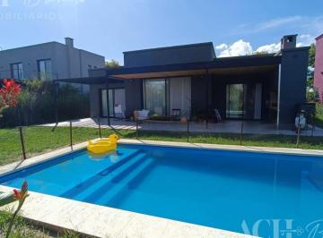 Casa · 164m² · 4 Ambientes · 1 Cochera · Casa en Venta Ubicado en Puertos - Vistas, Escobar y Alrededores