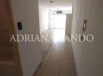Departamento de 1 ambiente, Monte Castro · Interesante Monoambiente Al Contrafrente con Patio
