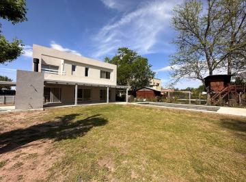 Casa · 210m² · 6 Ambientes · Casa en Venta en San Matias, Escobar, G. B. a. Zona Norte