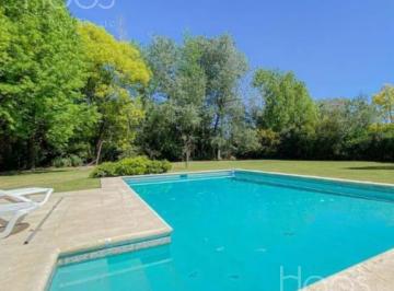 Casa · 330m² · 7 Ambientes · 1 Cochera · Excelente Casa en Alquiler Temporal - Club de Campo Los Pinguinos