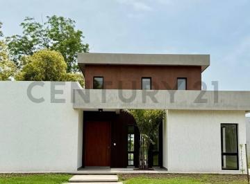 Casa · 195m² · 6 Ambientes · Moderna Casa a Estrenar en Santa Elisa Pilar del Este, Amplia con Cochera, y Galería con Parrilla