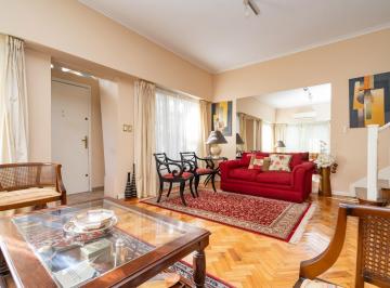 Casa · 126m² · 5 Ambientes · Casa en Esquina, Luminosa y Reciclada Martínez