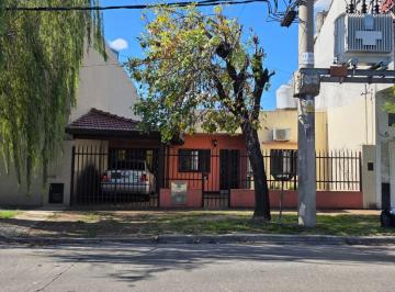 Casa de 3 ambientes, Morón · Casa de 3 Ambientes Sobre Calle D. Prats a Tres Cuadras de Acceso Oeste Sobre Lote de 373 m² (10x37 M)