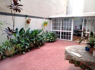 Departamento · 37m² · 2 Ambientes · Departamento con Amplio Patio Todo Sol y Aire