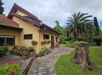 Casa · 310m² · 4 Ambientes · 3 Cocheras · Casa en Venta a m de Ruta 25, Escobar - ID 6048