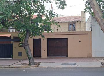 Casa · 259m² · 5 Ambientes · 2 Cocheras · Casa en Quinta Sección