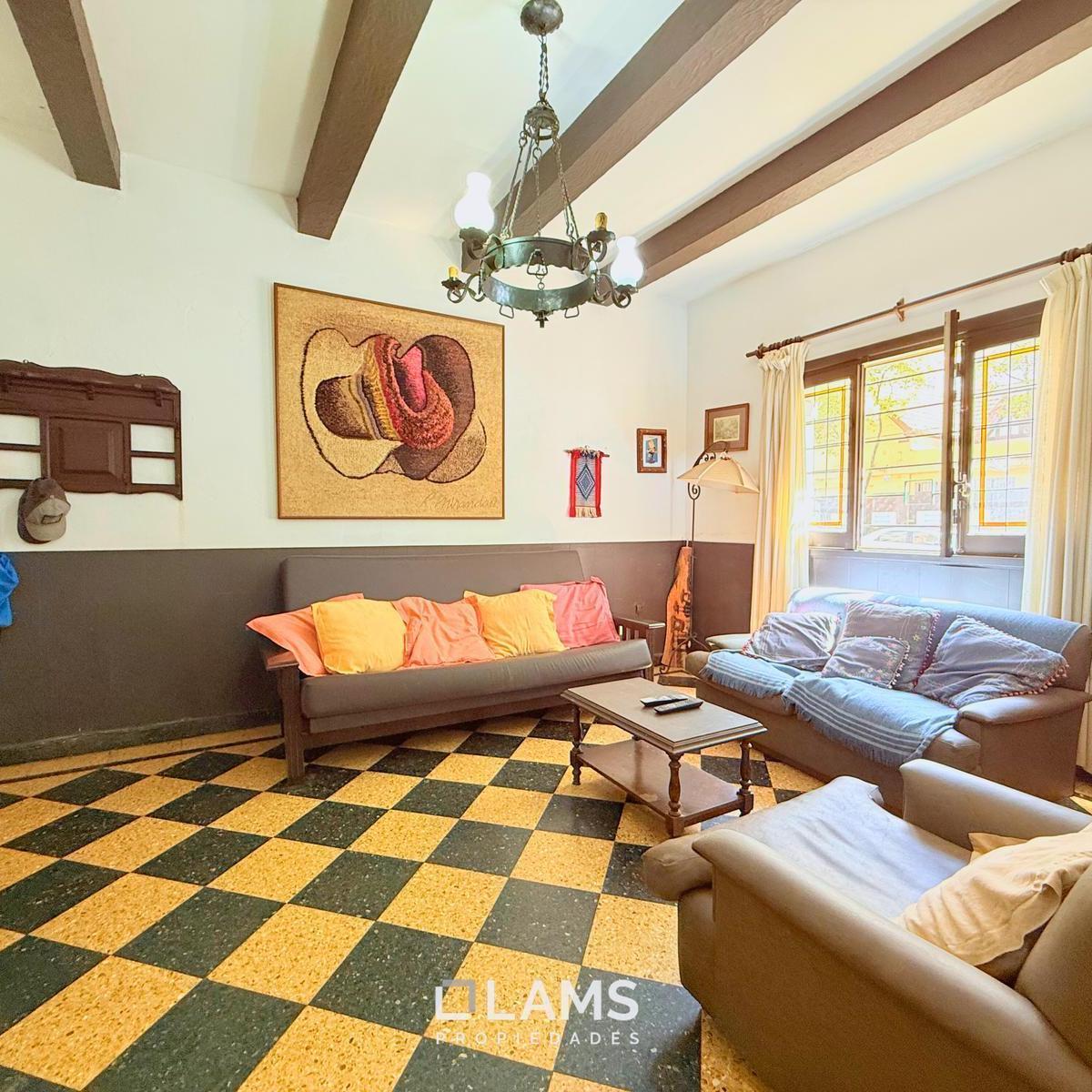 Chalet 5 amb, 252m² en La Perla — Terreno apto construcción