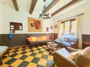 Casa · 251m² · 5 Ambientes · Venta - Casa 5 Ambientes - Zona La Perla
