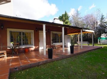Casa · 160m² · 3 Ambientes · 5 Cocheras · Quinta en Francisco Alvarez con Piscina, Parque, Parrilla
