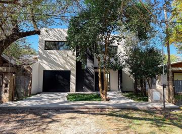 Casa · 144m² · 5 Ambientes · 1 Cochera · Casa en Venta a Estrenar de 3 Dorm. en Funes