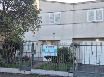 Casa de 4 ambientes, Córdoba · Venta B° Bajo Palermo - 3 Dorm. + Escritorio - Cochera