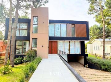 Casa · 404m² · 7 Ambientes · Venta - Espectacular Casa 7 Ambientes - Costa Esmeralda, Mar III