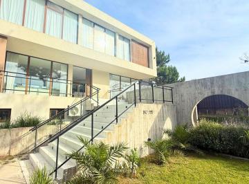 Casa · 374m² · 7 Ambientes · Venta - Casa 7 Ambientes con Pileta - Costa Esmeralda