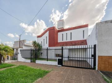 Casa · 180m² · 4 Ambientes · 2 Cocheras · Casa | 4 Ambientes | Moderna | Gran Fondo |