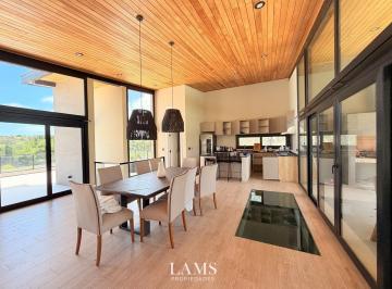 Casa · 325m² · 4 Ambientes · 1 Cochera · Venta - Casa 4 Ambientes con Pileta - Costa Esmeralda Ecuestre