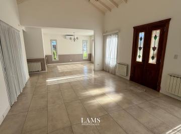 Casa · 220m² · 4 Ambientes · Casa en Rumenco