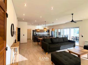 Casa · 800m² · 6 Ambientes · Venta - Casa 6 Ambientes con Pileta - Costa Esmeralda Ecuestre