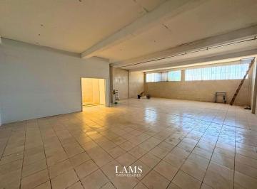 Local comercial · 160m² · 1 Cochera · Amplio Galón en Alquiler y Venta - Barrio Bernardino Rivadavia