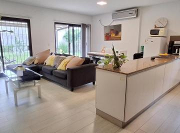 Casa · 124m² · 4 Ambientes · 2 Cocheras · Duplex 4 Ambientes con Cochera y Parque en Don Torcuato A/c