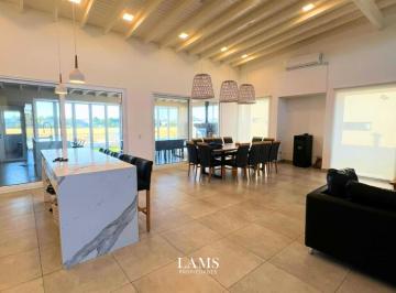Casa · 860m² · 6 Ambientes · 1 Cochera · Venta - Casa 6 Ambientes con Pileta - Costa Esmeralda Ecuestre