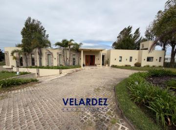 Casa · 315m² · 7 Ambientes · 1 Cochera · Barrio Golf I Al 100 - Costa Esmeralda