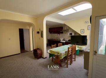 Casa · 4 Ambientes · 1 Cochera · Alquiler - Casa 4 Ambientes con Garaje, Apta Profesional o Vivienda - Playa Grande