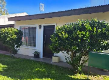 Casa · 73m² · 2 Ambientes · 1 Cochera · Lindisima Casa en Barrio Weekend