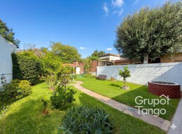 Casa · 162m² · 4 Ambientes · 1 Cochera · Venta Casa Cuatro Ambientes Bernal Patio Quincho Parrilla Cochera