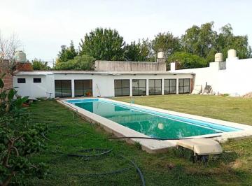 Quinta vacacional · 160m² · 8 Ambientes · Quinta en Venta - 2 Dorm. 4 Baños - La Plata
