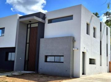 Casa · 187m² · 5 Ambientes · 2 Cocheras · Venta Casa 5 Ambientes a La Reserva Puertos del Lago Sector Nativas Financia Excelente Orientacion
