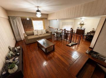 Casa · 334m² · 5 Ambientes · 2 Cocheras · Casa 5 Ambientes