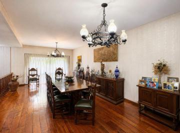 Casa · 334m² · 5 Ambientes · 2 Cocheras · Casa 5 Ambientes
