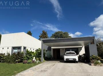 Casa · 140m² · 4 Ambientes · 6 Cocheras · Venta Casa - Country Las Golondrinas - Apto Crédito