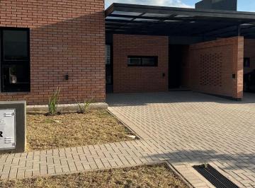 Casa de 5 ambientes, Córdoba · Casa con 180 m² en Venta con 3 Habitaciones en Parque Futura