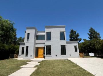 Casa de 4 ambientes, Berazategui · Casa a Estrenar en Barrio Las Golondrinas ¡Apta Credito!