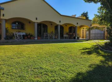 Casa · 267m² · 8 Ambientes · Venta Casa Rivadavia con Tour Virtual