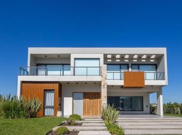 GEP-GEP-1759_2 · Terralagos, Casa 5 Ambientes, Lote 912 m². Acepta Permuta