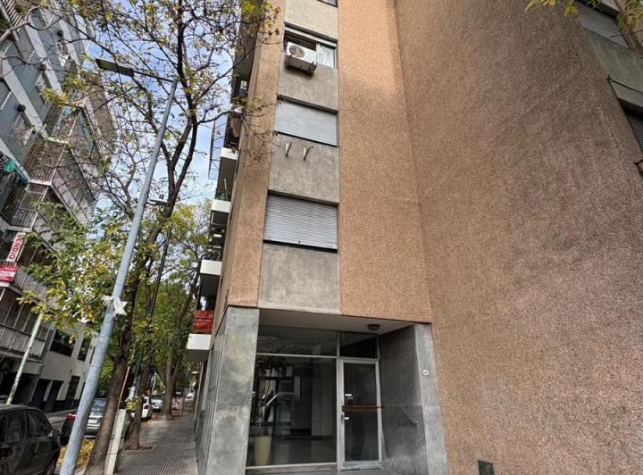 Departamento 2 Ambientes en Alquiler – Floresta – Sobre Av Segurola – Muy Buen Estado