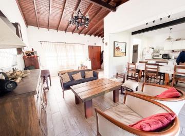 Casa · 153m² · 5 Ambientes · 2 Cocheras · Casa en Venta Bella Vista 5 Ambientes con Pileta y Doble Cochera